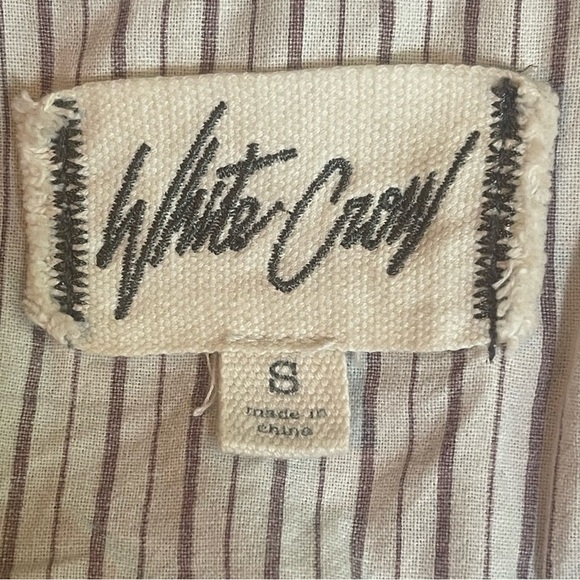 WHITE CROW Distressed Jean Jacket Stitching Detail at Pockets Small - Picture 3 of 10